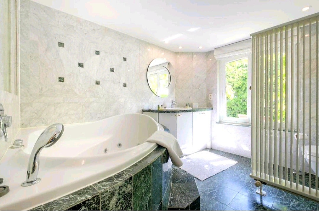 La Calamande En Ville Keith套房， 55平方米，配有按摩浴缸