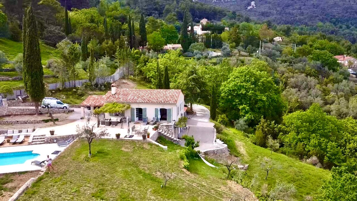Amazing Villa  with panoramic view in Seillans.