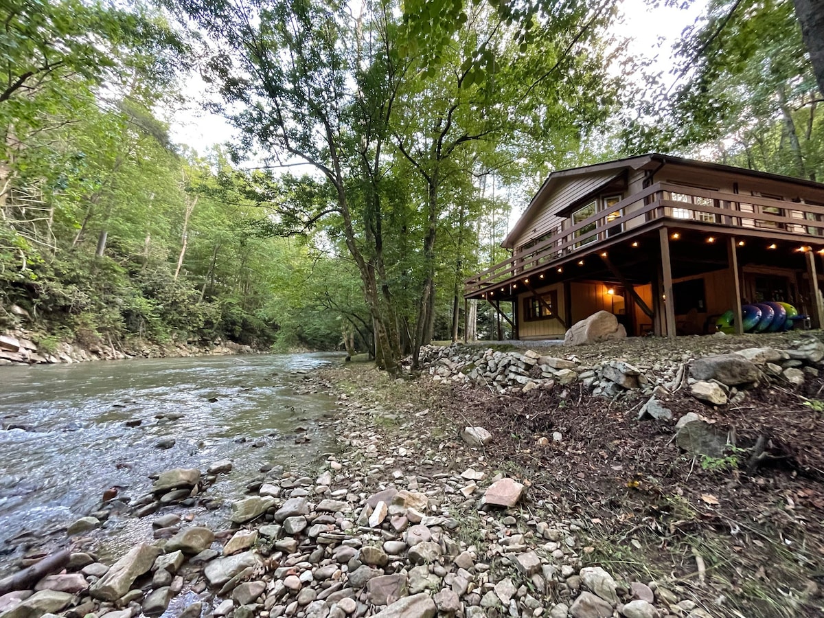 Cozy Creekside cabin- 35m to Boone