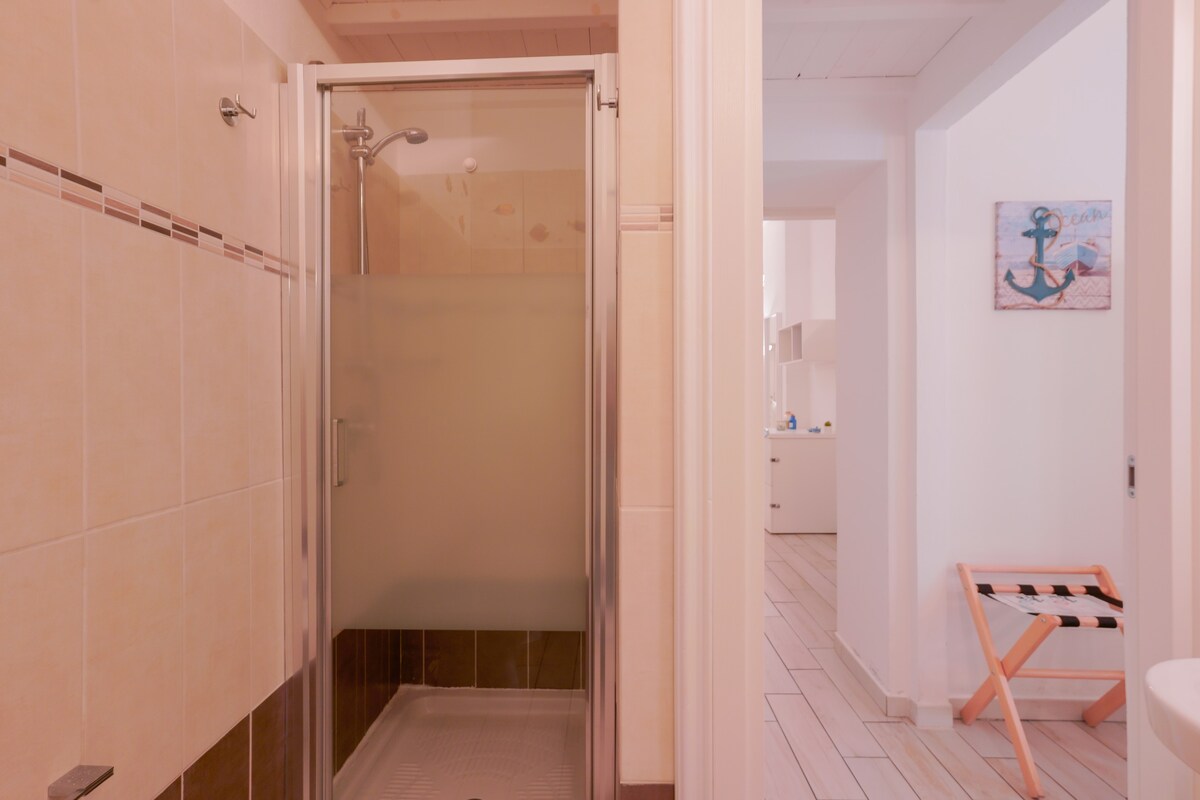 Approdo Rooms - camera con bagno privato