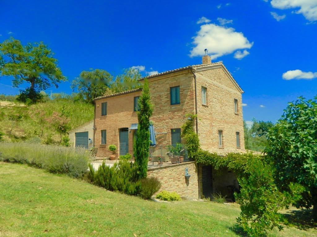 Traditional 3-bedroom cottage with large garden