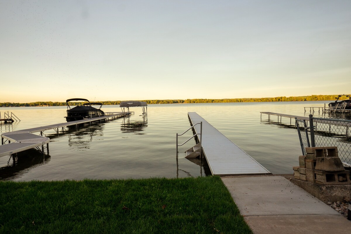 Gun Lake Home, Private Lot & Dock, Tons of Parking