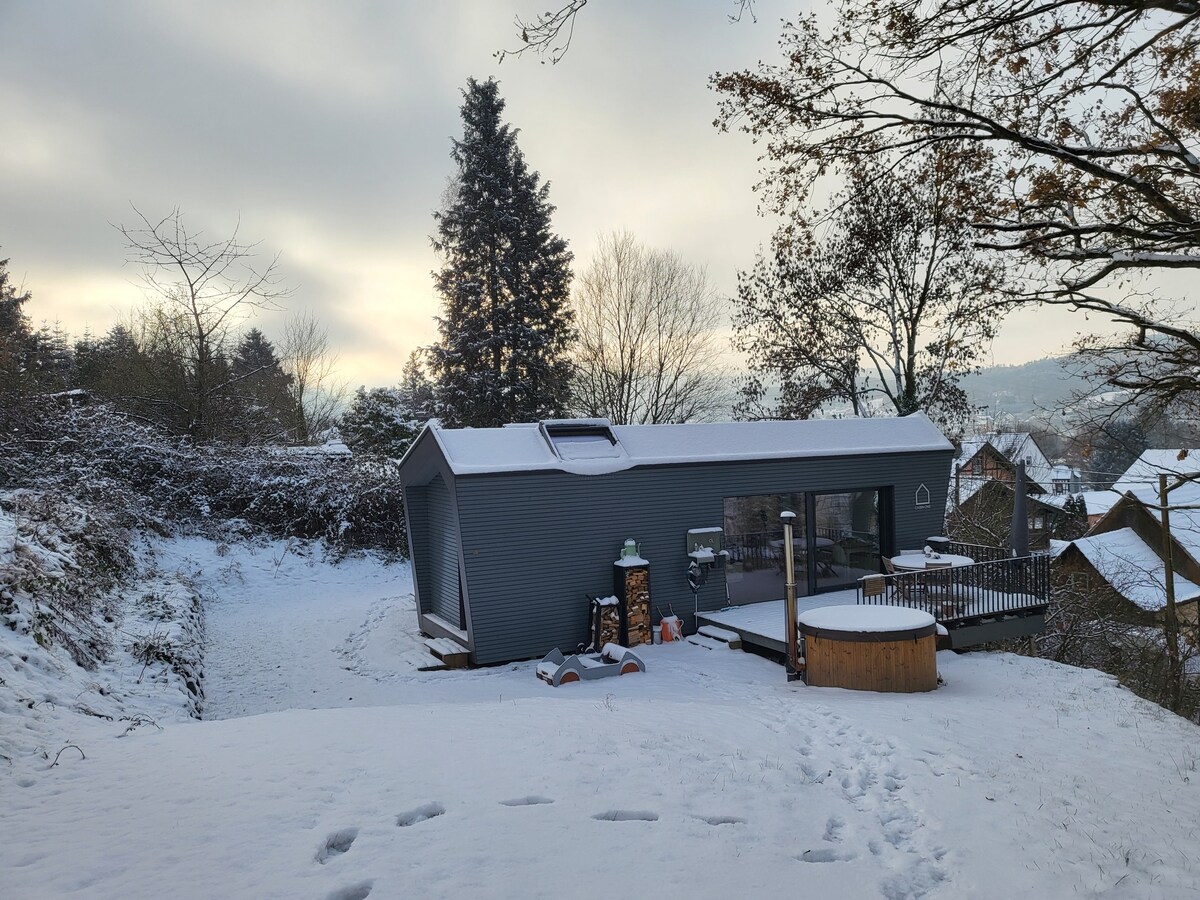 Mini-Holzhaus mit Terrasse, Badeofen & top Design