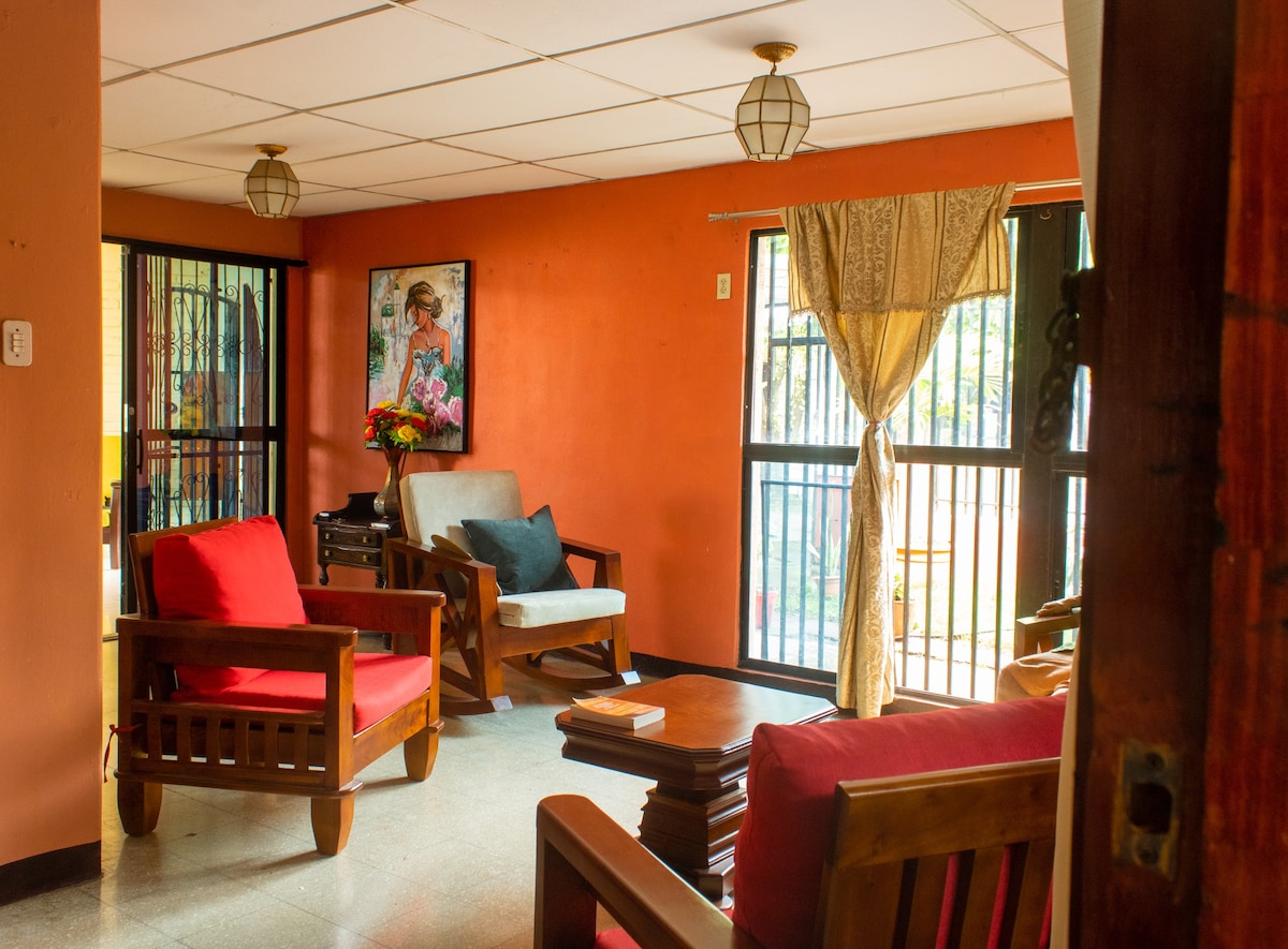 美丽舒适的4卧室房源，位于马那瓜独一无二！