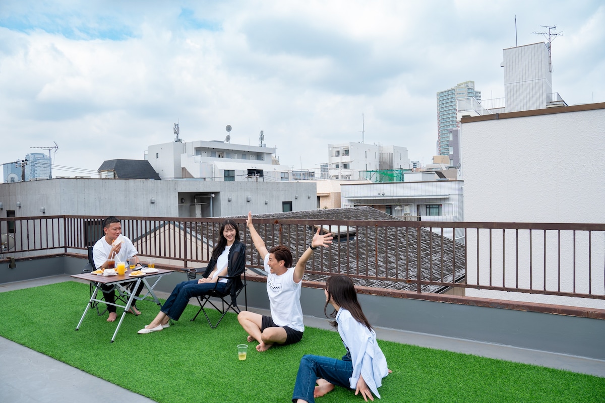 最多可入住6人! 屋顶上有露台♪[北新宿木墙住宿]