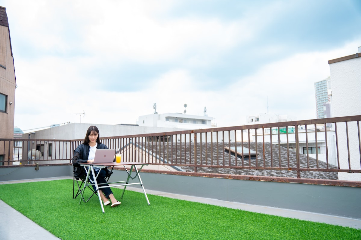 最多可入住6人! 屋顶上有露台♪[北新宿木墙住宿]