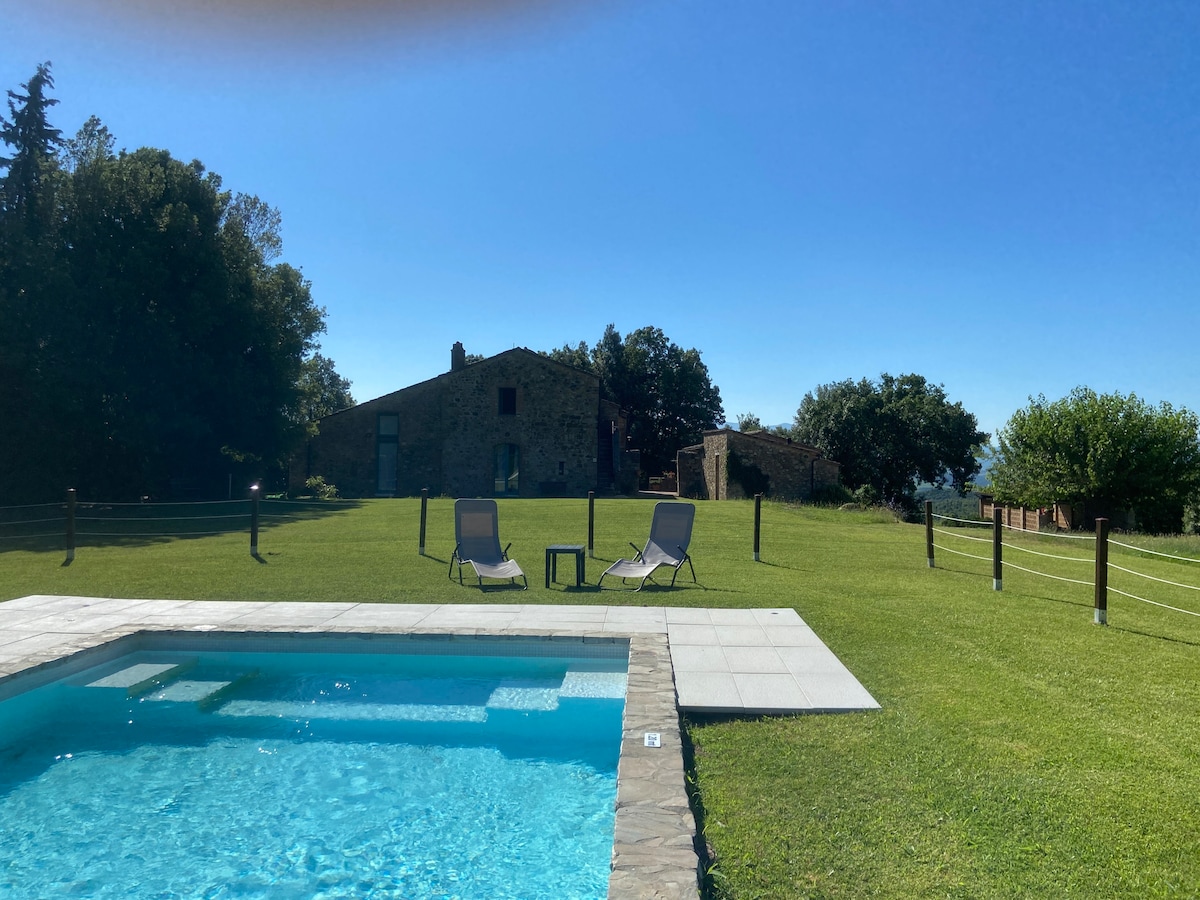 Tuscan "No Stress" Farmhouse with pool