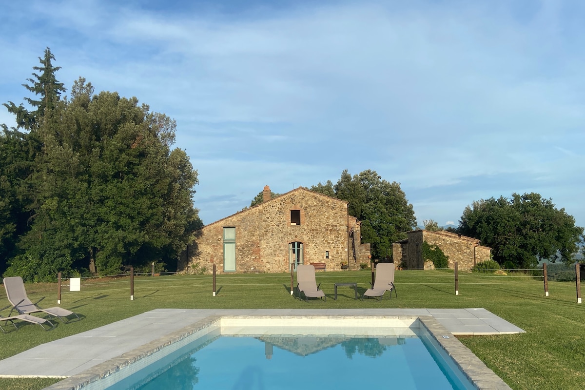 Tuscan "No Stress" Farmhouse with pool