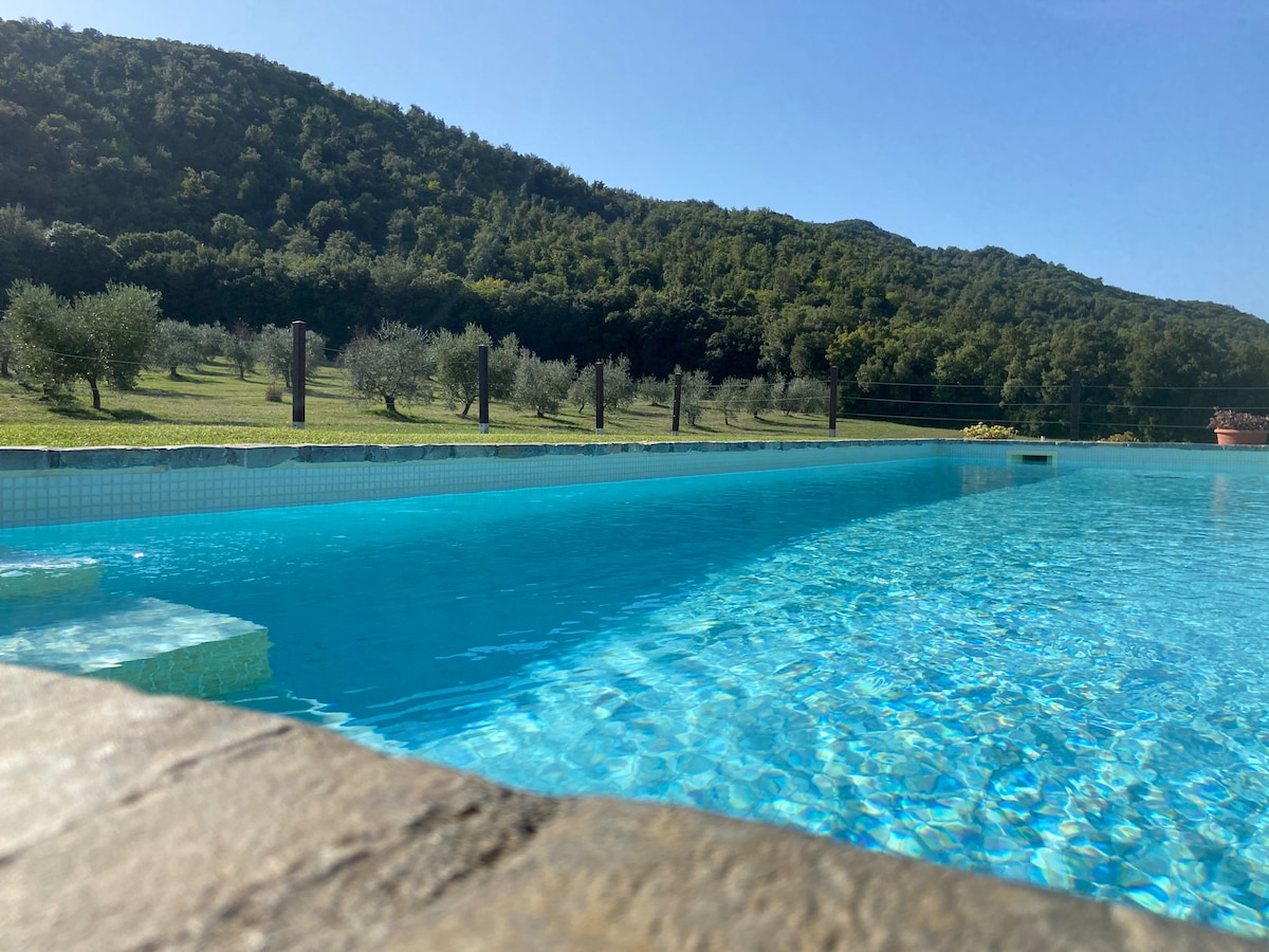 Tuscan "No Stress" Farmhouse with pool