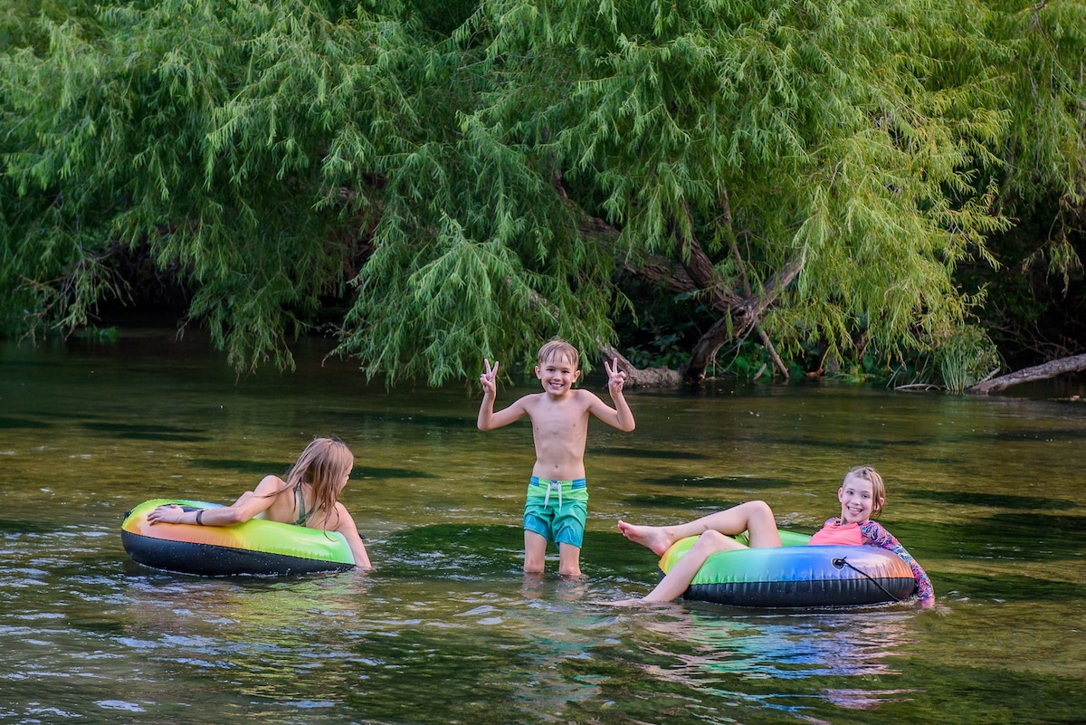 River Trail Log Cabin|On River|Kayaks|Ping Pong