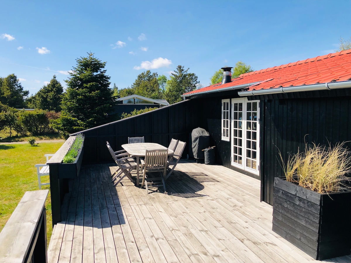 Hyggeligt sommerhus 3 minutter fra stranden