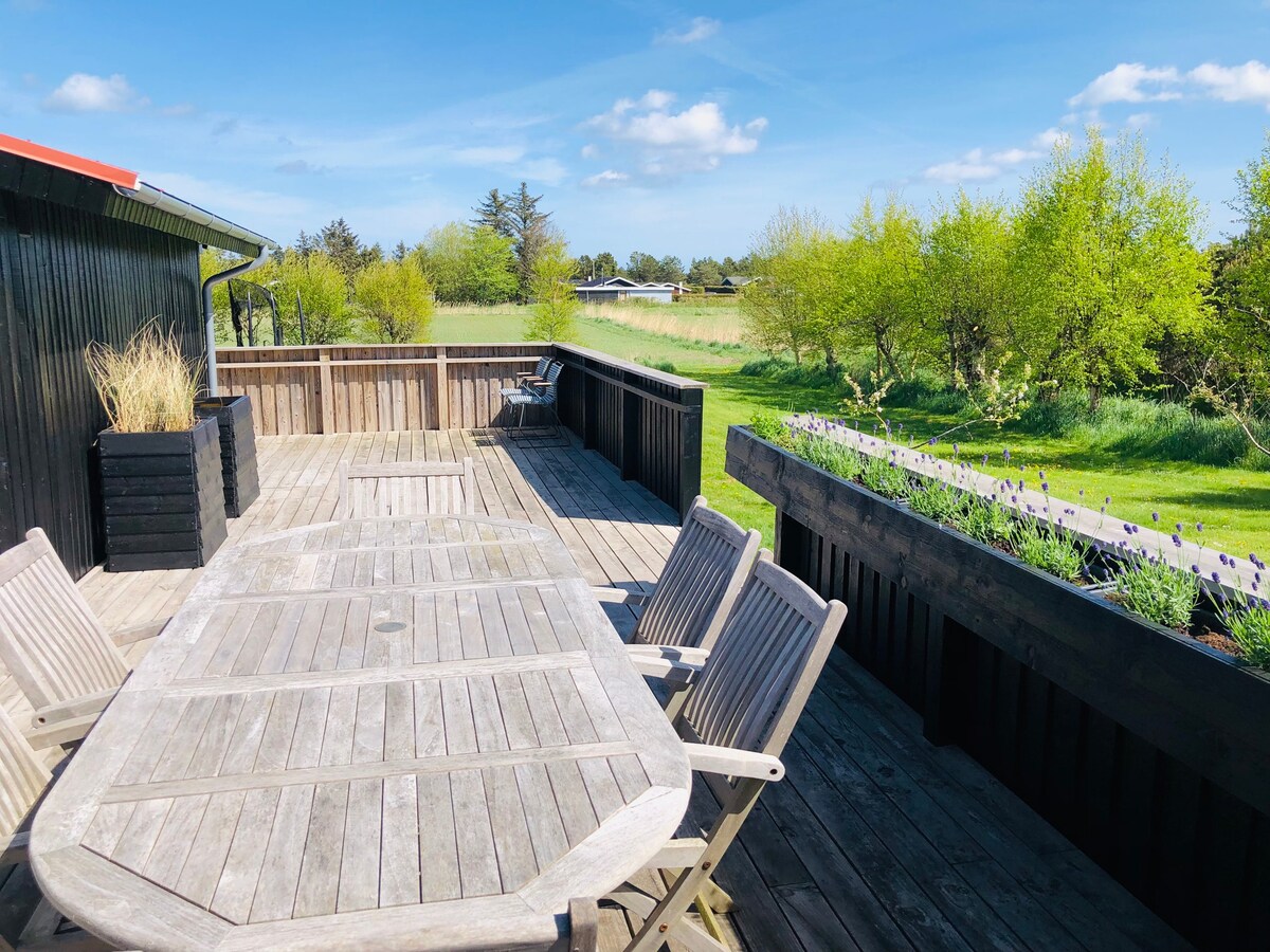 Hyggeligt sommerhus 3 minutter fra stranden