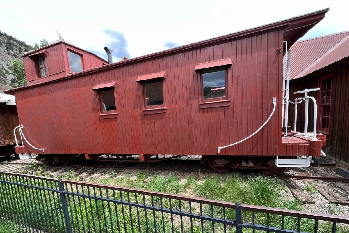 Caboose Cottage in the heart of Lake City!