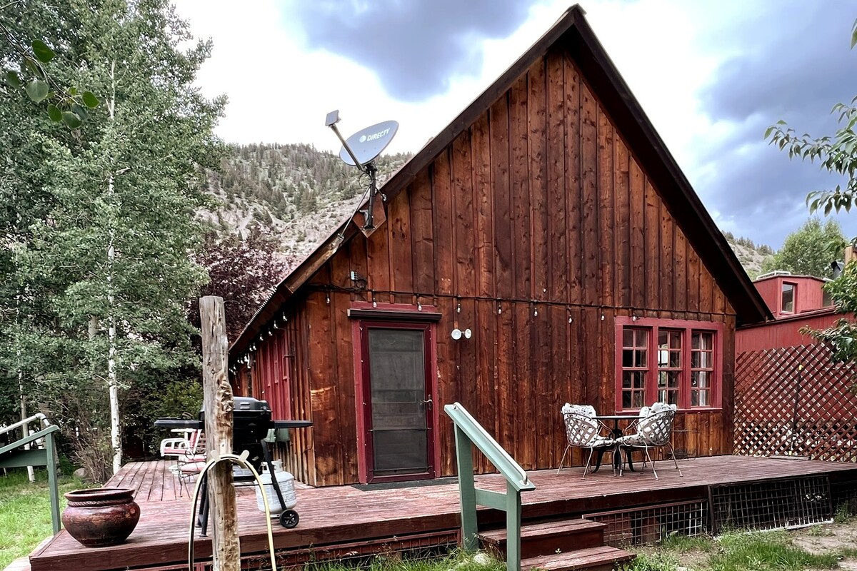 Caboose Cottage in the heart of Lake City!