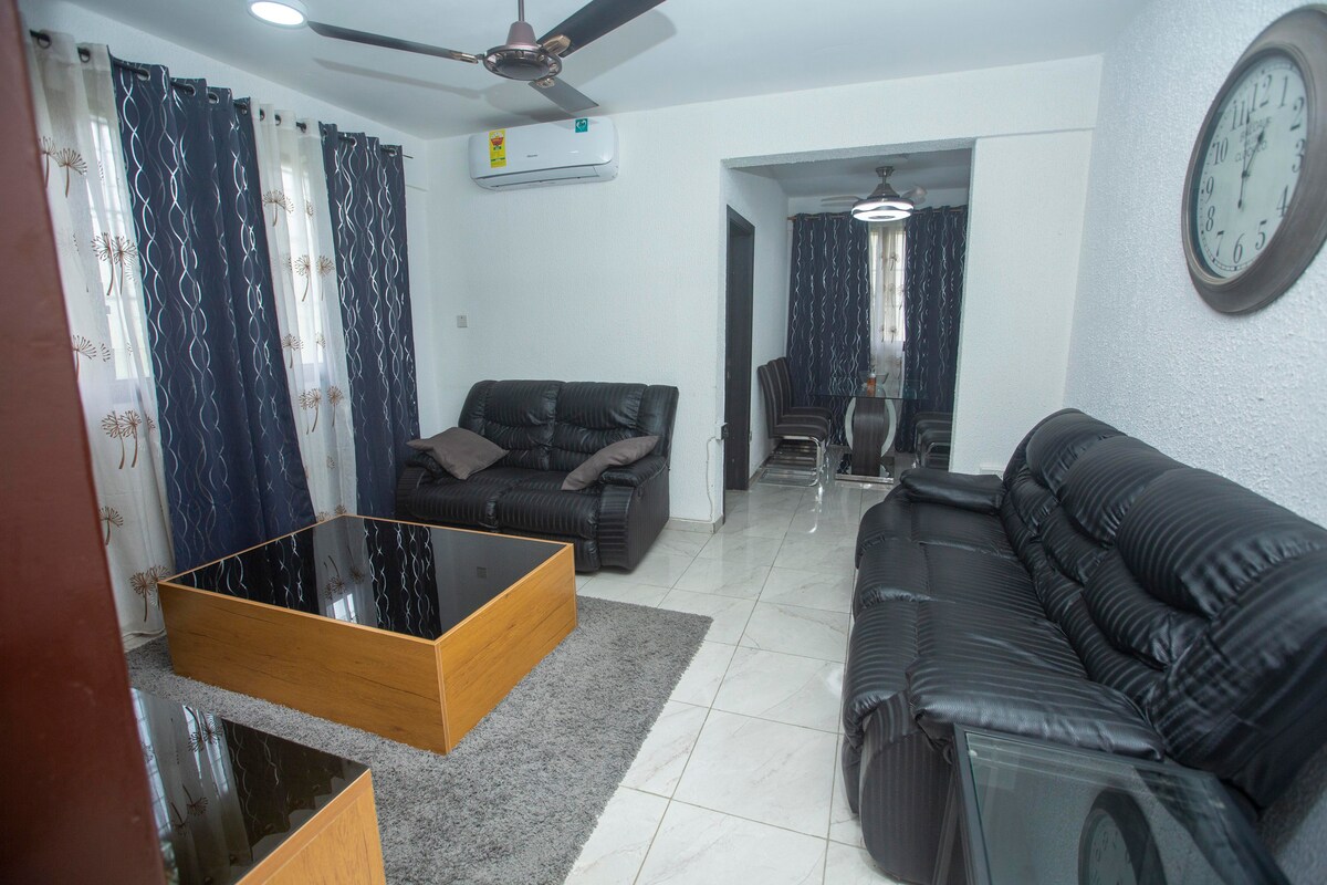 Sky's Place Lovely 2 Bedroom Minutes from Airport