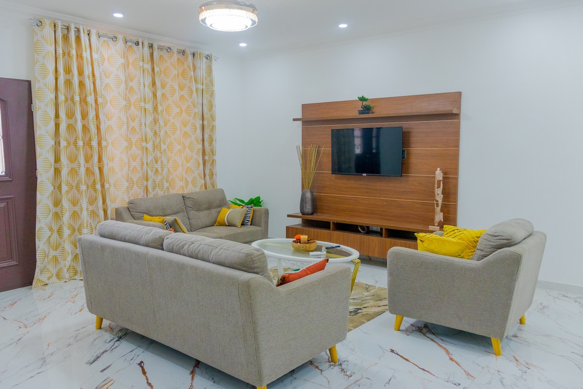 Homey 2-bedroom serviced apartment with FREE WIFI