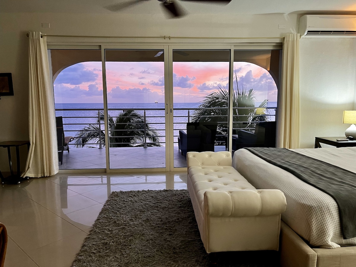 Encanto -2BR beachfront w/pool & gorgeous sunsets!