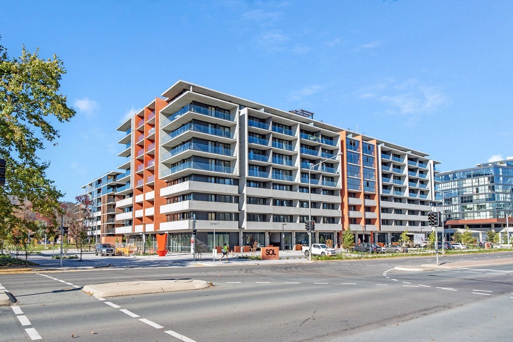 Lovely 2 bed 2 bath unit next to Canberra Centre