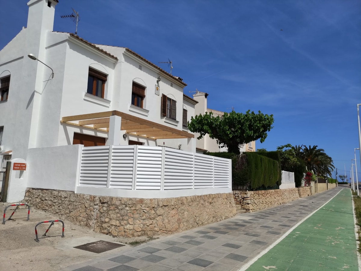 Thálassa Villa (WIFI, BBQ, AC, 30m playa)