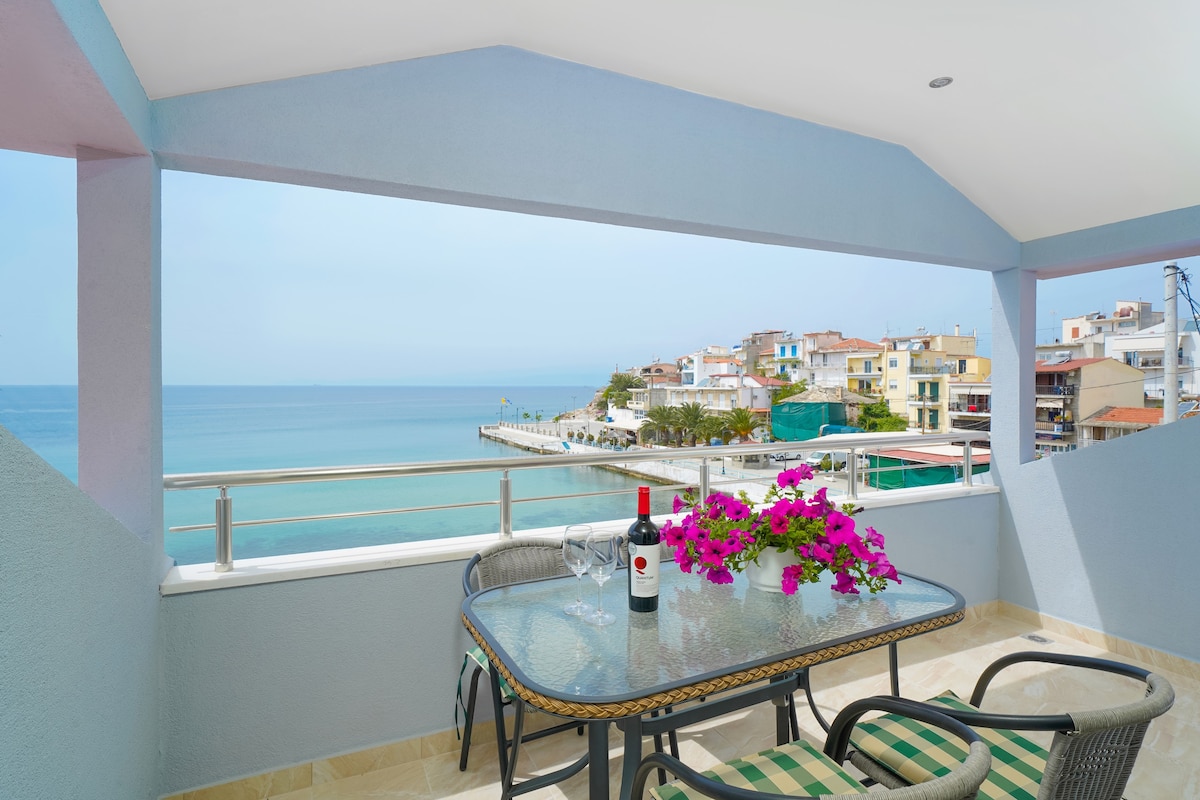 Lovely 1 bedroom attic with beautiful sea view