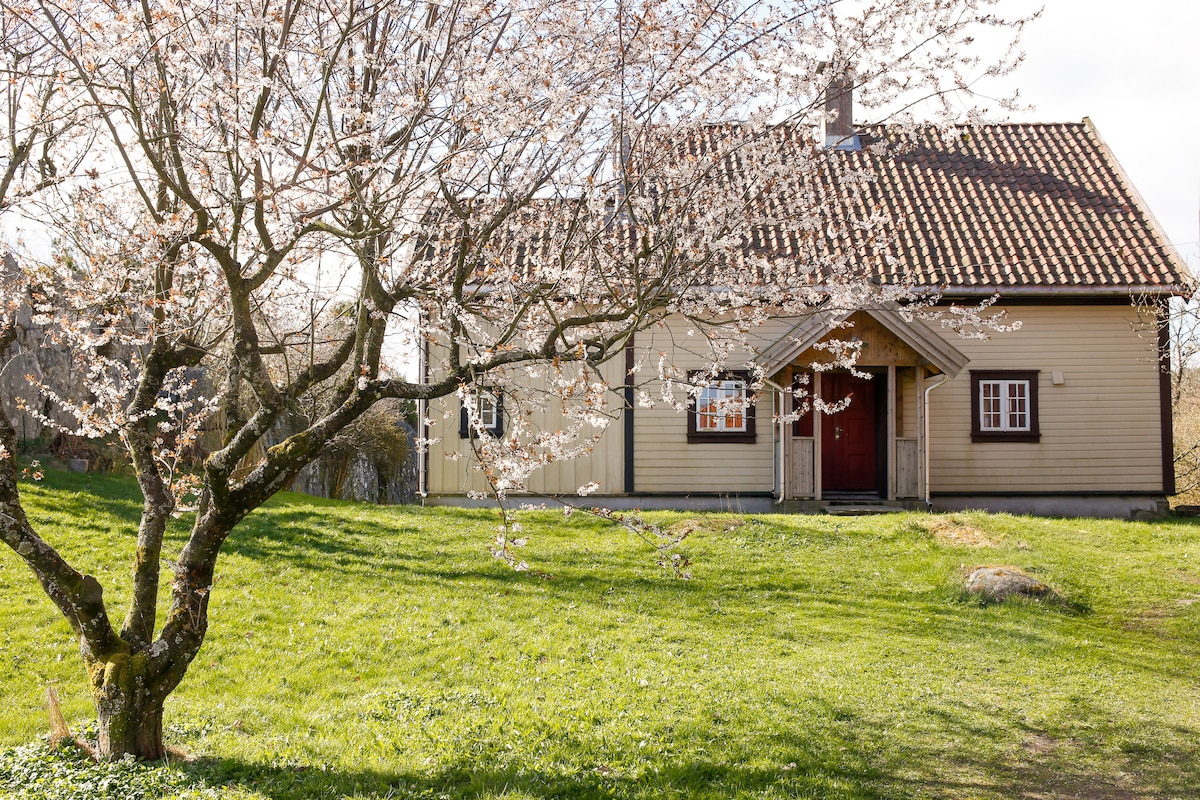 19th c. 3-bedroom Cottage close to Dyreparken