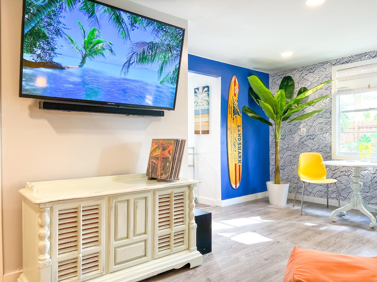 The Pineapple Bungalow: A Space Coast Getaway!