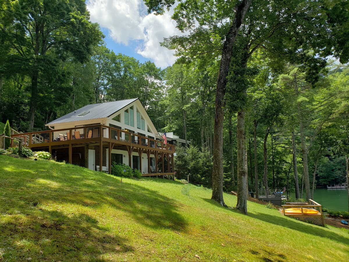 Lake Glenville lakefront cottage