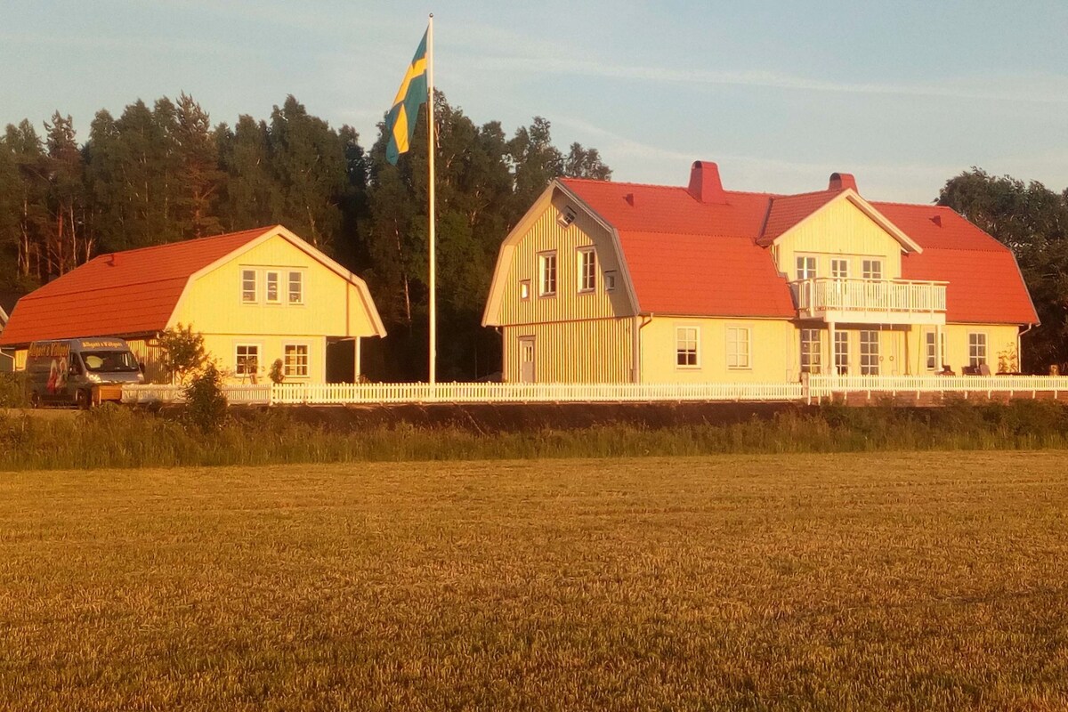 Gul Villa mellan Kungälv, Torslanda och Göteborg
