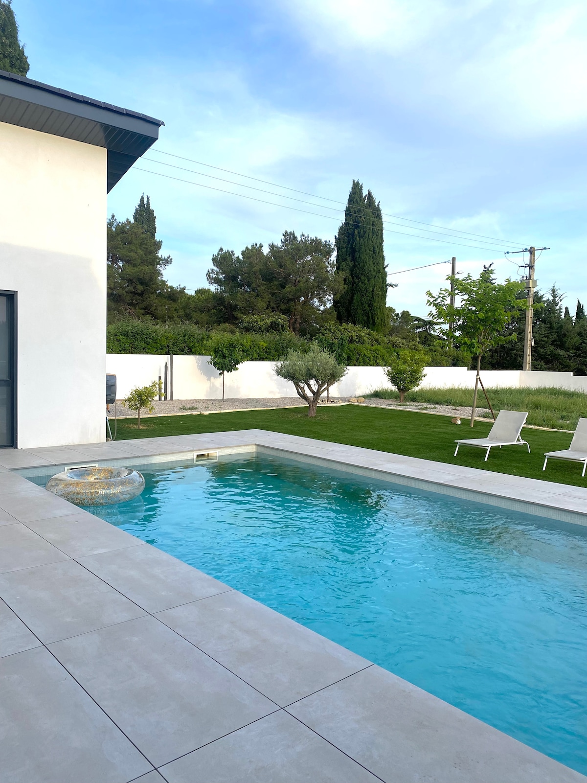 Villa chaleureuse, au calme, avec piscine