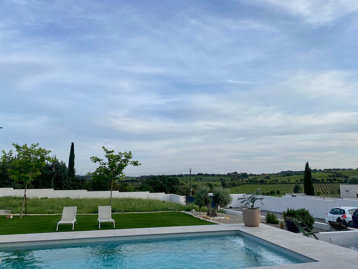 Villa chaleureuse, au calme, avec piscine