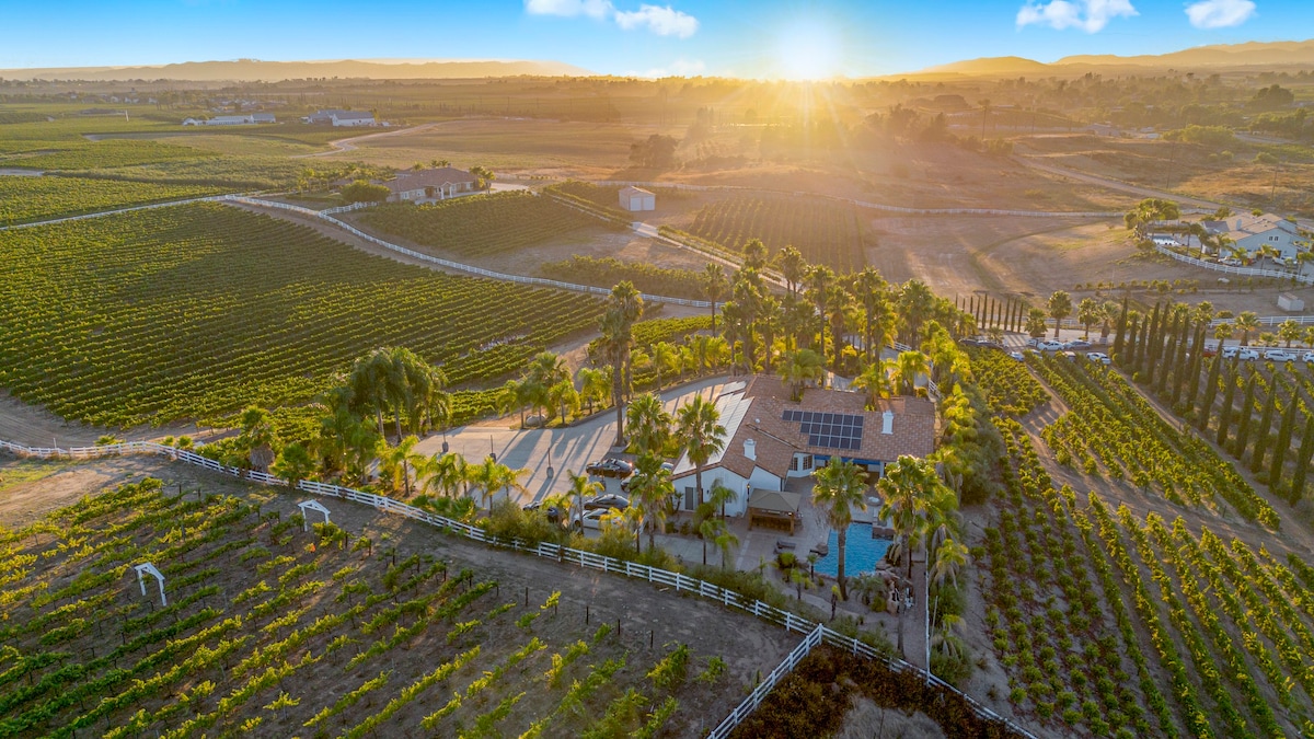9-Acre Private Vineyard, HotTub, Pool, Events!