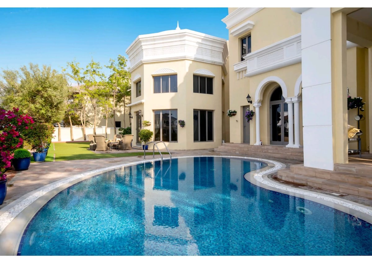 Amazing 7 bedrooms villa with pool