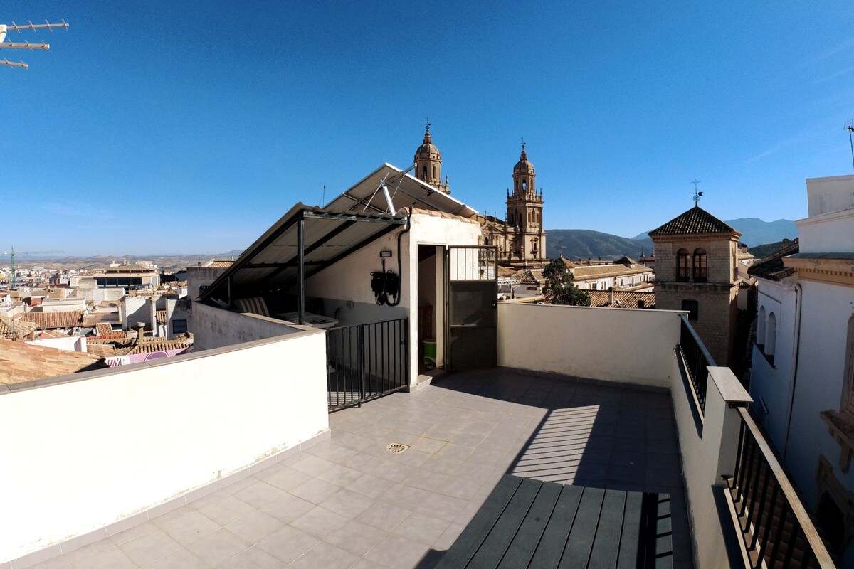 Central house w/terrace and unparalleled views