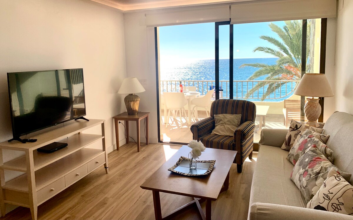 Great Apartment, over the Beach, fast Internet A/C