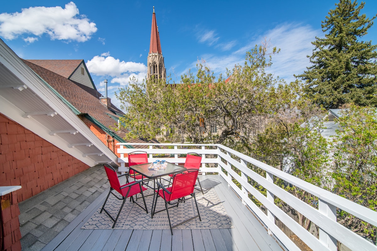 Downtown Apartment next to Historic Cathedral