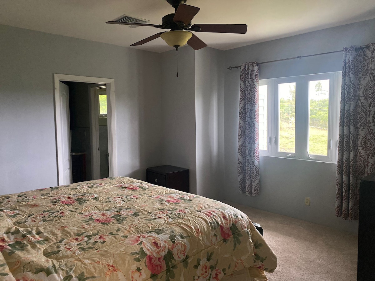 Home Away From Home
4 BR, 2 Bath House gated,
