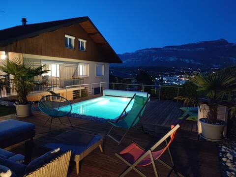 Villa avec piscine vue montagnes