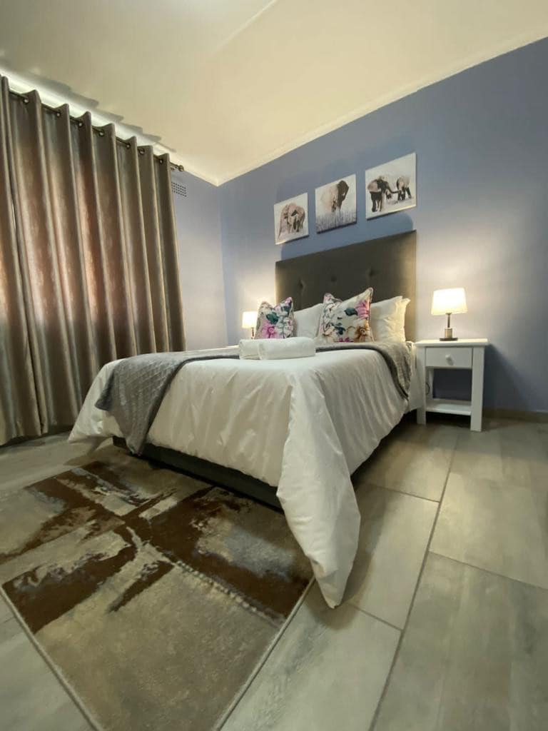 Morodi Guest Lodge提供干净安全的房间。