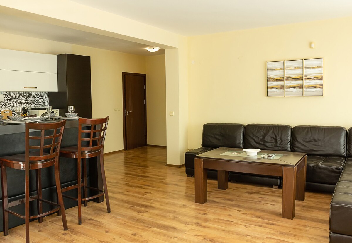 Cozy 1BD Apartment with a Spacious Terrace