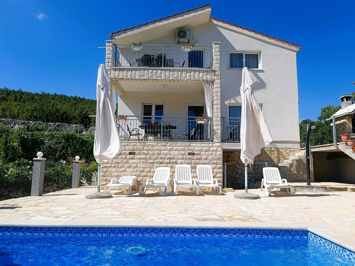 Spacious Holiday home Mary with private pool