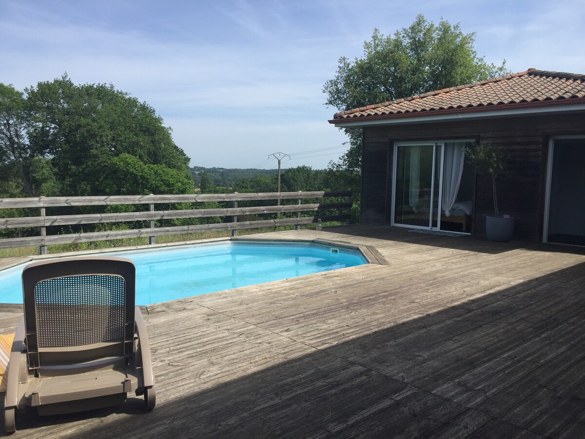 Maison en bois avec piscine