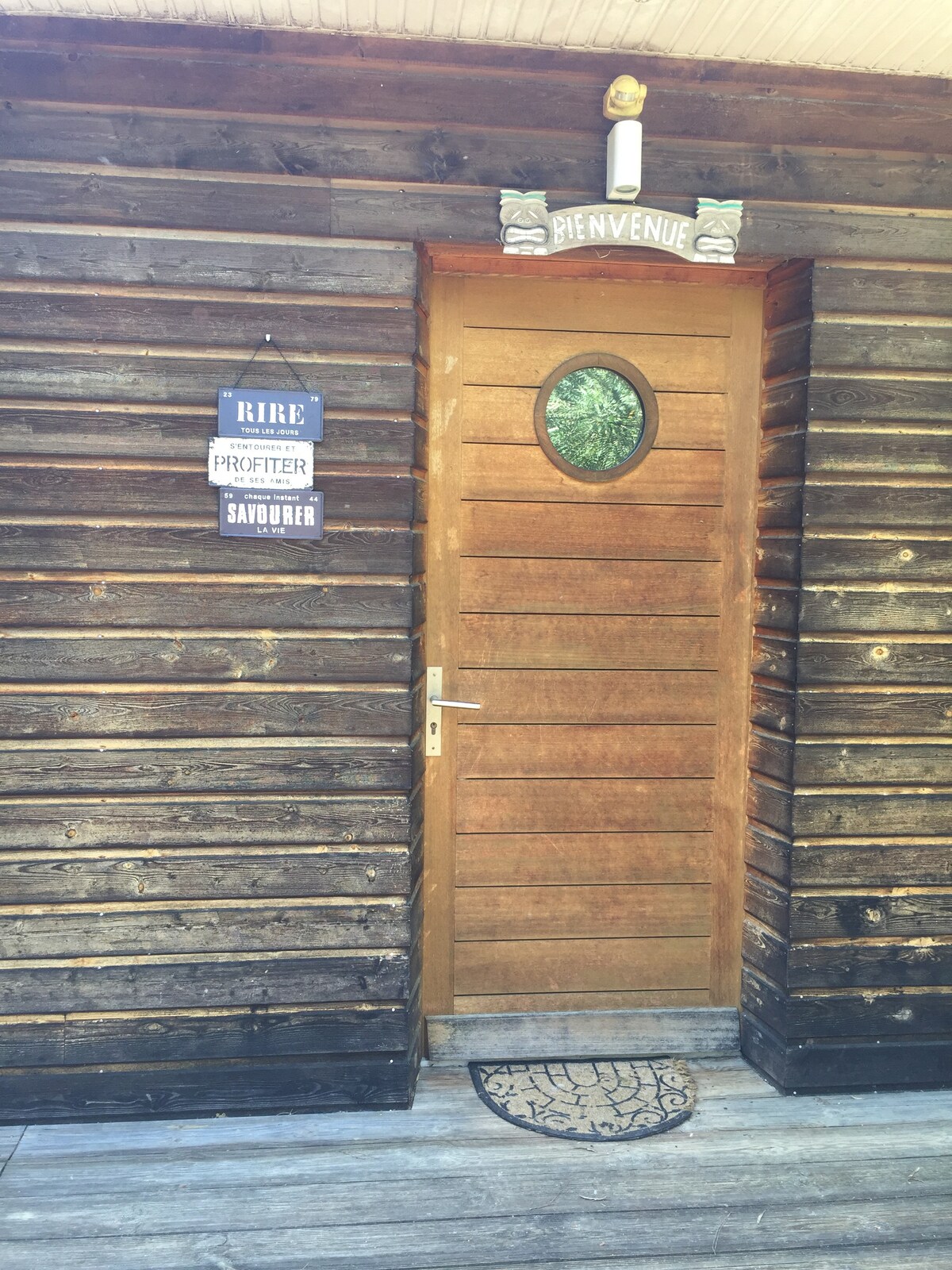 Maison en bois avec piscine