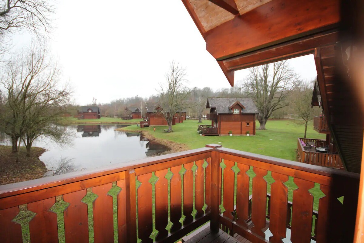 Private Estate Lake Lodge/Cabin Near River Thames