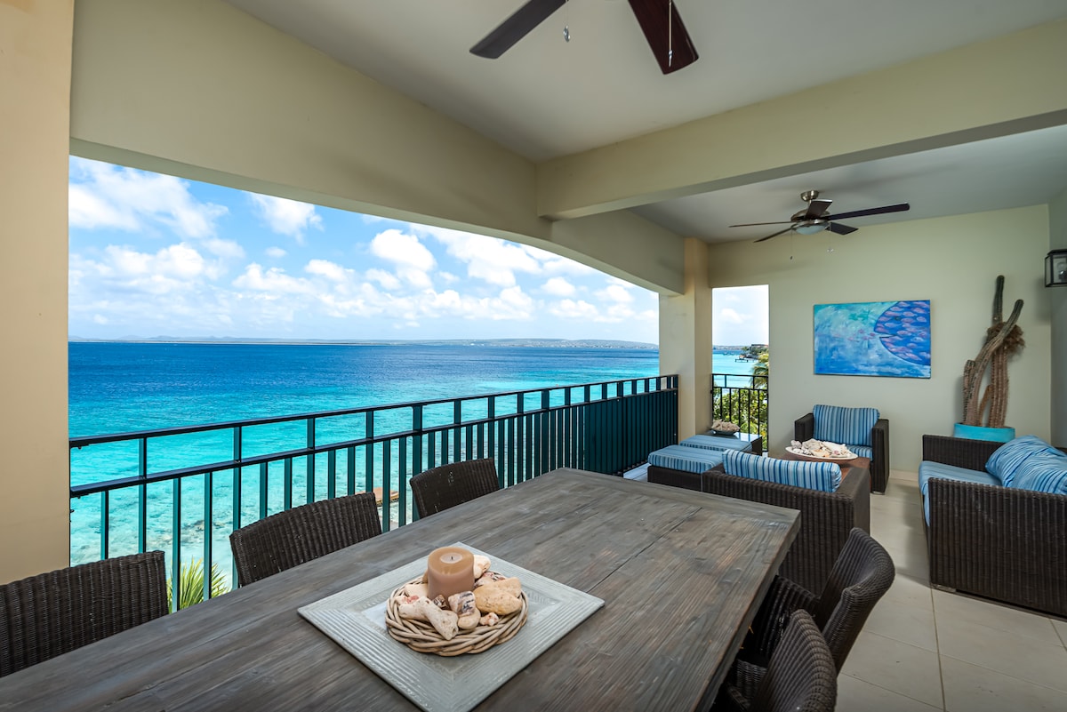 Oceanfront apartment Bellevue 8 with sandy beach