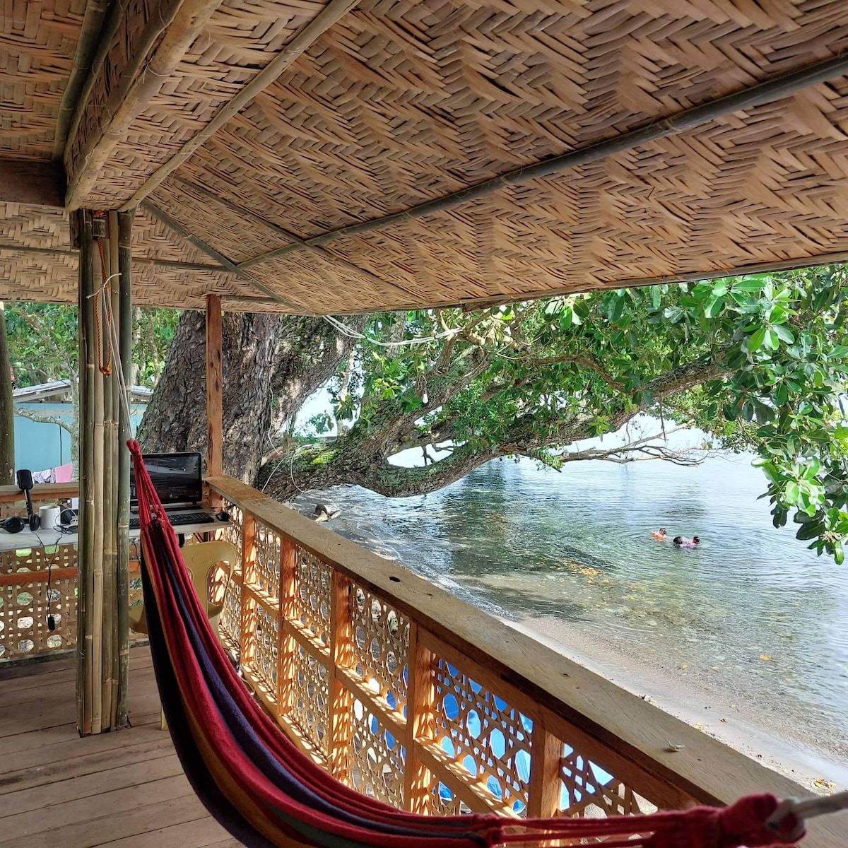 Cozy Treehouse By the Beach near the Airport