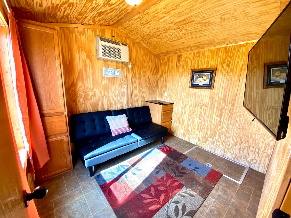 迷你猎人小屋-新墨西哥州梅多拉附近的微型住宅