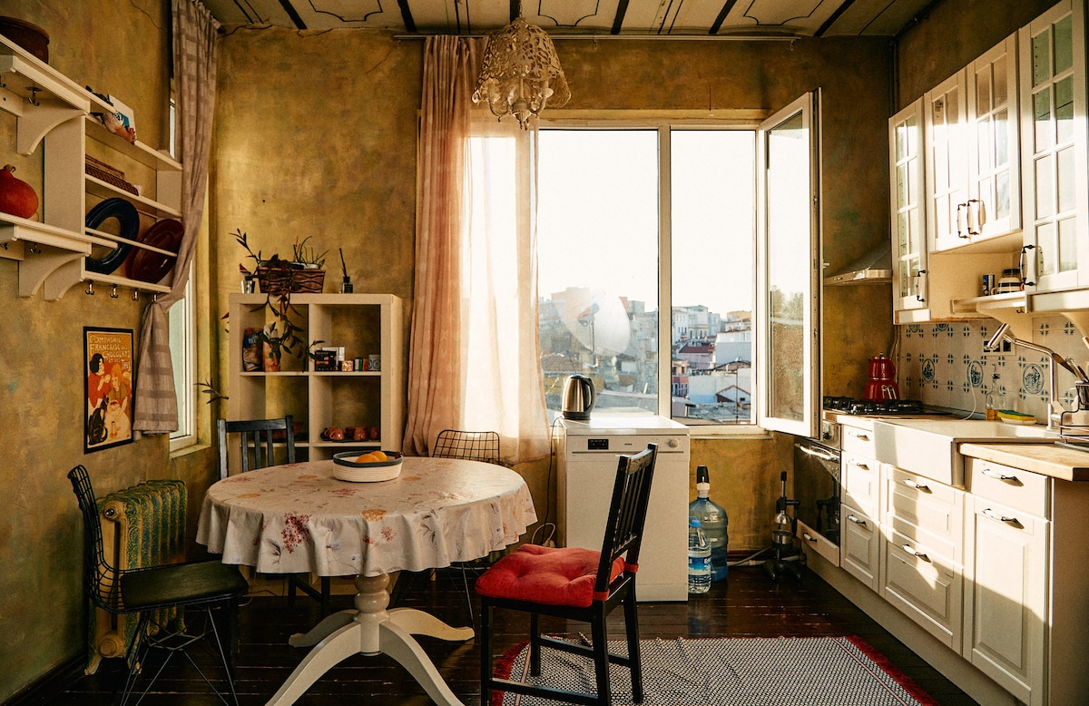 可爱的双卧室公寓，带露台，位于Taksim