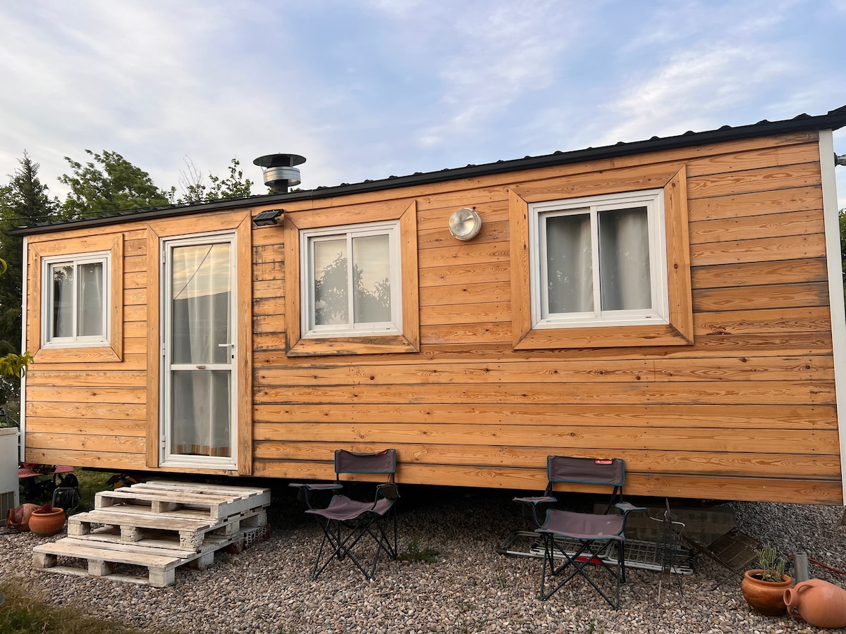 漂亮的住宿、小屋、乡村平房。