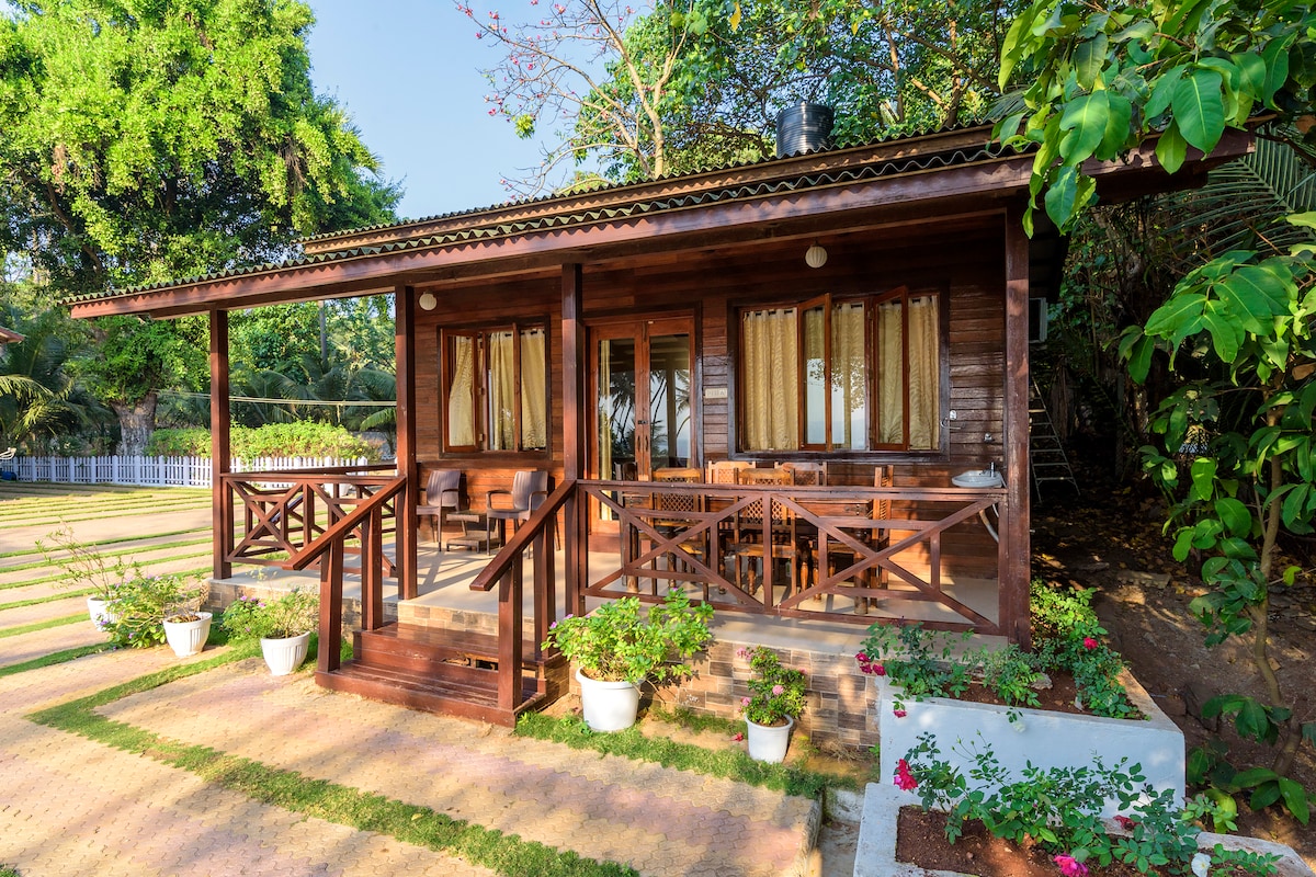 Little Paradise Orchid, Wooden chalet by the beach