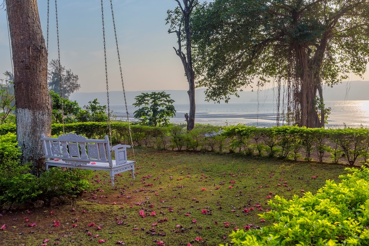 Little Paradise Orchid, Wooden chalet by the beach